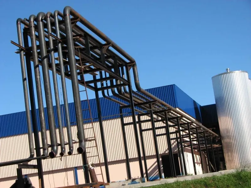Tubulação industrial pressurizada com isolamento térmico